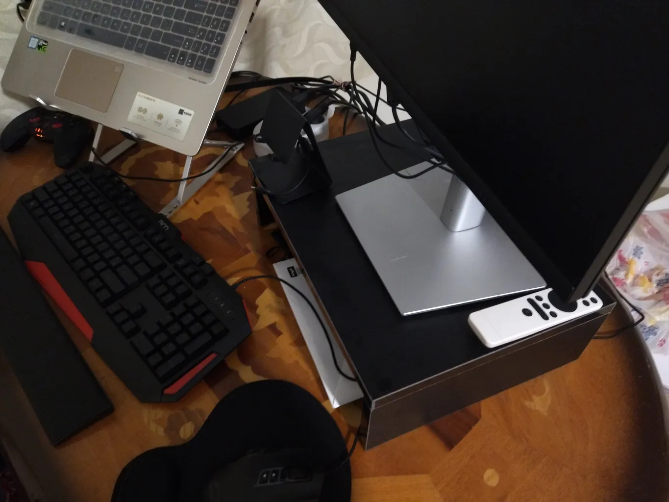 پایه نگهدارنده مانیتور چوبیکو مدل آوا