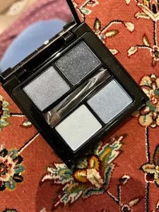 تجریه خرید سایه چشم این لی مدل Vivid Blue شماره 050