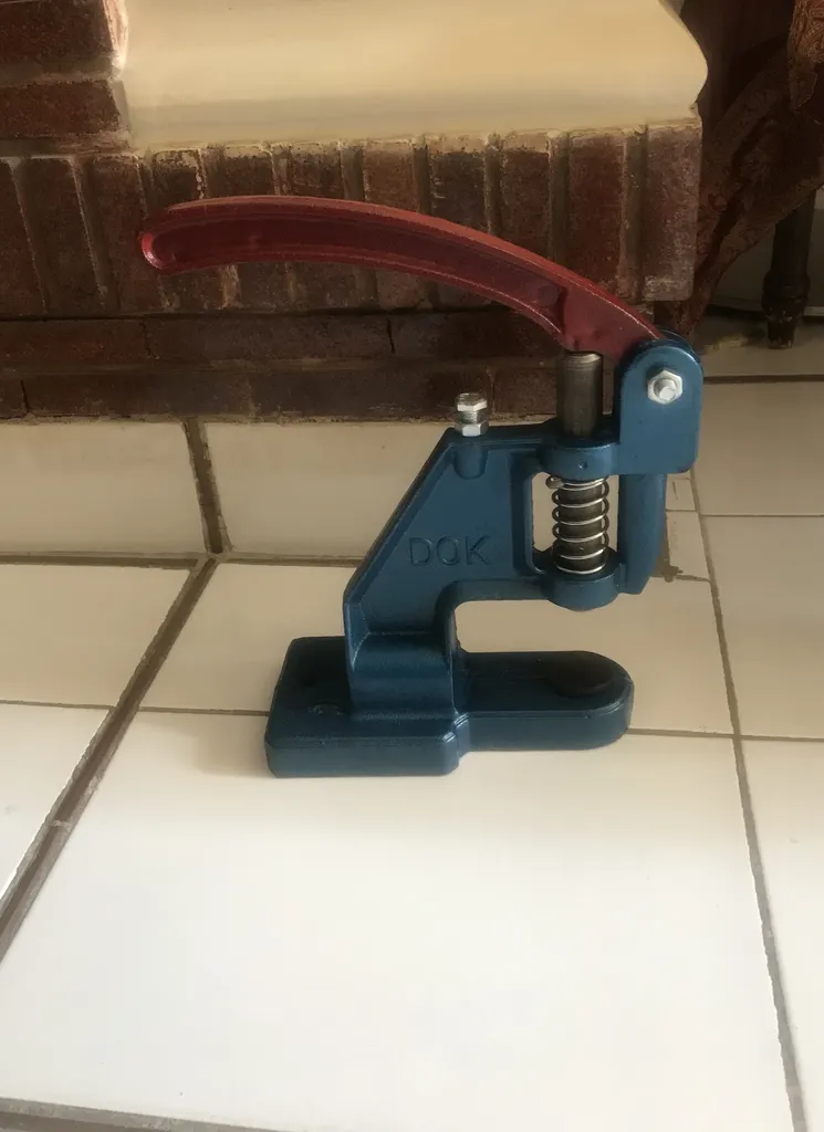 دستگاه پرس دکمه دی او کی مدل m24