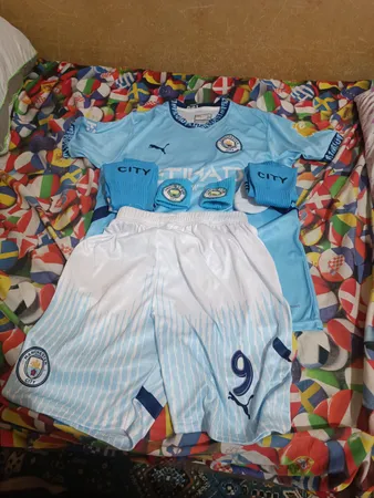 ست 4 تکه لباس ورزشی پسرانه مدل منچستر سیتی هالند کد 2025