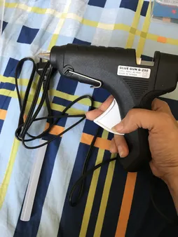 دستگاه چسب تفنگی مدل G-250 به همراه یک عدد چسب حرارتی بزرگ بصورت رایگان