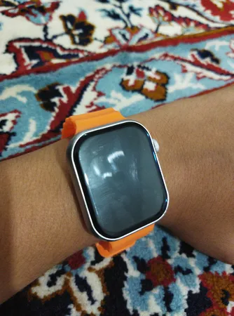 ساعت هوشمند دبلیو اِس مدل WS-83 MAX دارای قابلیت های صفحه نمایش رنگی، صفحه نمایش لمسی، کنترل موسیقی (Music Player)، کنترل سطح اکسیژن خون، قابلیت مکالمه مستقیم، قابلیت تغییر طرح ساعت یا تم بند سیلیکون