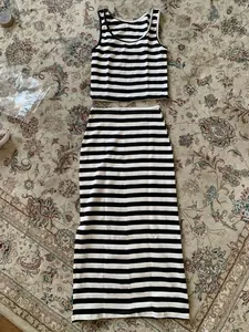 تجریه خرید ست کراپ تاپ و دامن زنانه دل آویز مدل H365