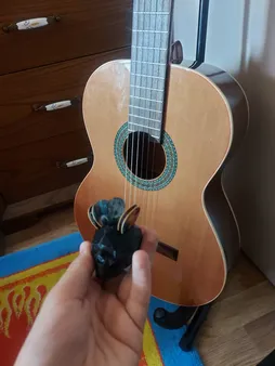 نگهدارنده پیک گیتار مدل Skull