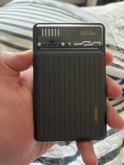 پاوربانک ریمکس مدل MagSafe Wireless Fast Charge RP-615 ظرفیت 10000 میلی آمپر ساعت