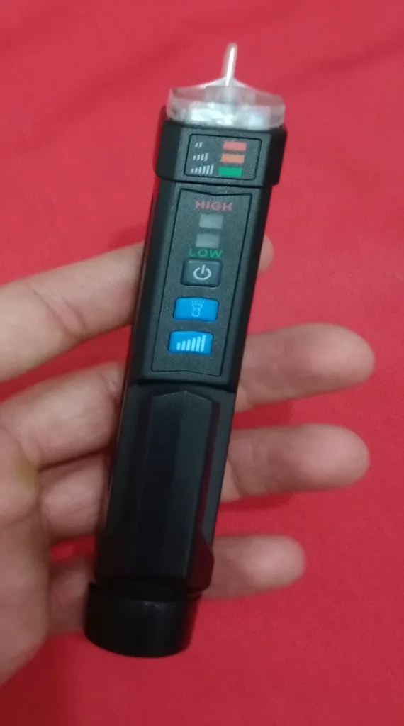 تستر ولتاژ دیجیتال مستک مدل AC20