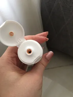 كرم ضد آفتاب رنگی سان سيف، مدل SPF50، مناسب انواع پوست تنالیته رنگ روشن و حجم 50 میلی‌لیتر، محافظت کننده در برابر اشعه UVA و UVB، مرطوب کننده، +++ PA، ضد لک، روشن کننده، ضد چروک، دارای فرمولاسیون فیزیکی، با ماندگاری 2 ساعته