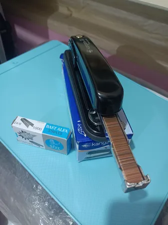 منگنه کانگرو مدل B9 به همراه سوزن منگنه دلوکس سایز 24/6