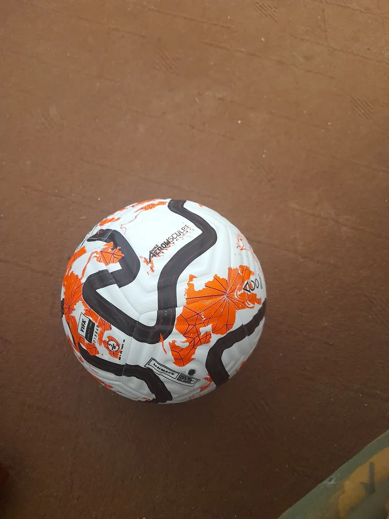 توپ فوتبال مدل پرسی پریمیرلیگ انگلیس 2024