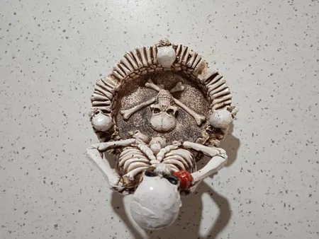 زیرسیگاری طرح اسکلت کد HE-002