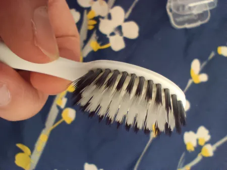 مسواک کانفیدنت مدل Promo Pearl با برس نرم بسته 3 عددی