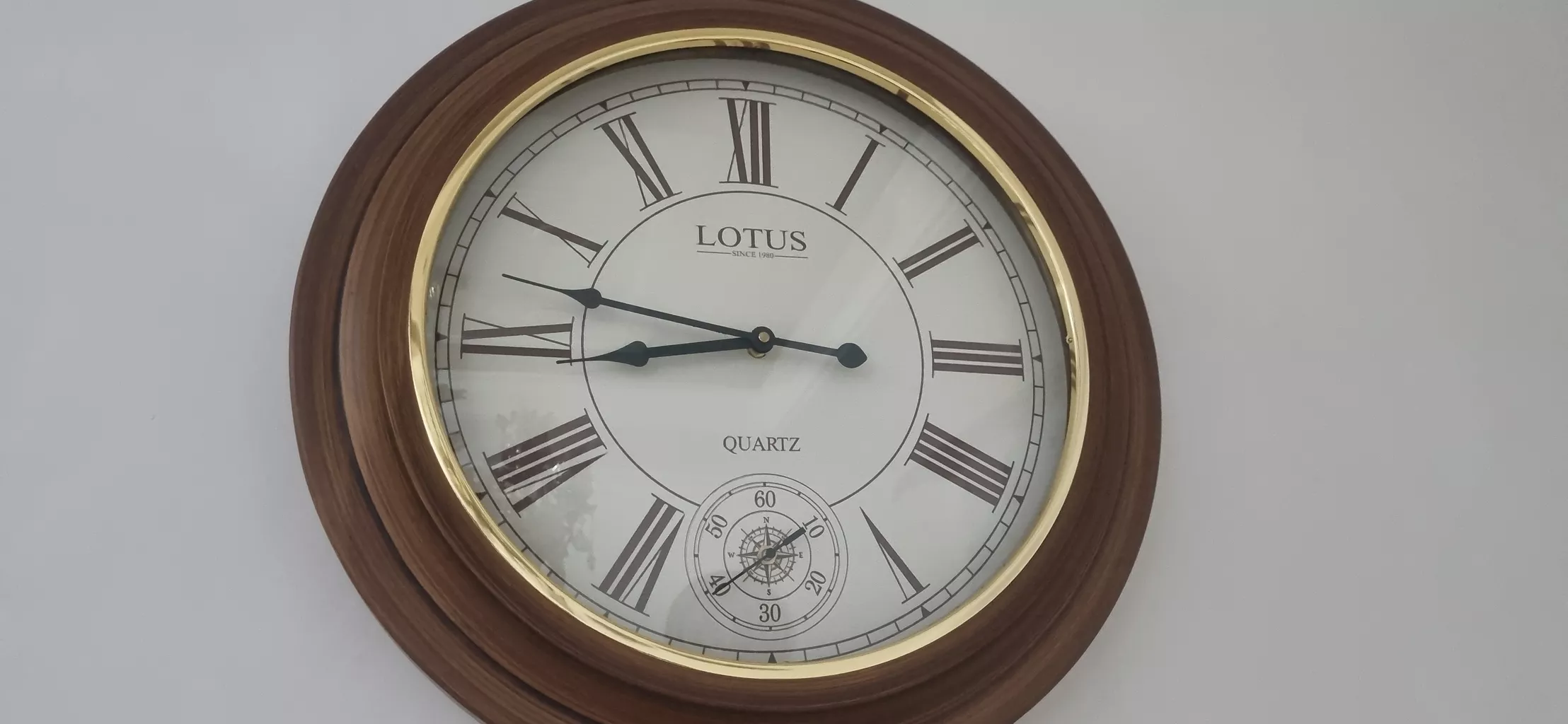 ساعت دیواری لوتوس مدل LINTON 681