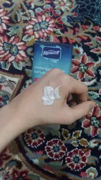 اسکراب لایه بردار روزانه رینوزیت مدل Deep action exfolianting حجم 200 میلی لیتر