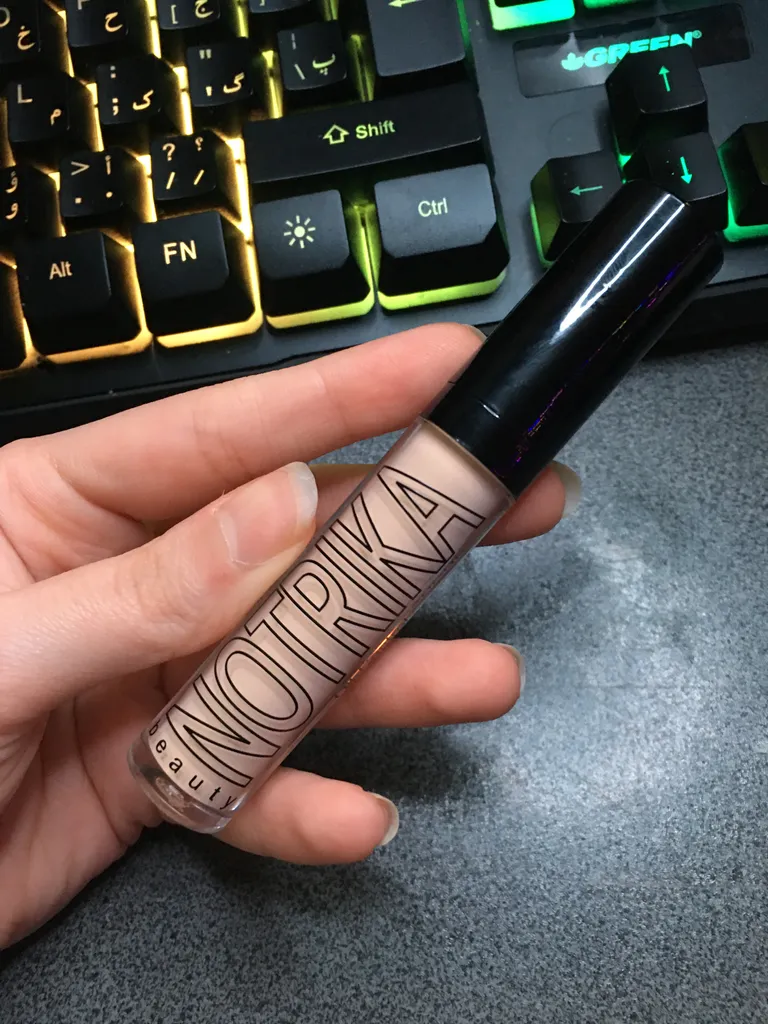 کانسیلر نوتریکا مدل بیوتی شماره c62