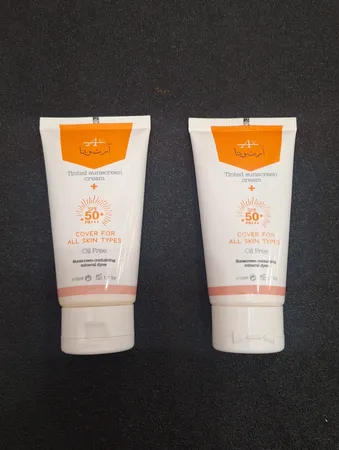 کرم ضد آفتاب رنگی آرت وینا، 50 SPF، مدل Moderate 02 ‌، مناسب انواع پوست با تنالیته متوسط و حجم 50 میلی لیتر، محافظت‌کننده در برابر اشعه PA++++ ،UVA ،UVB، ضد پیری، دارای فرمولاسیون تیتانیوم دی اکساید، زینک اکساید و اسید لاکتیک، با ماندگاری ۲ ساعته