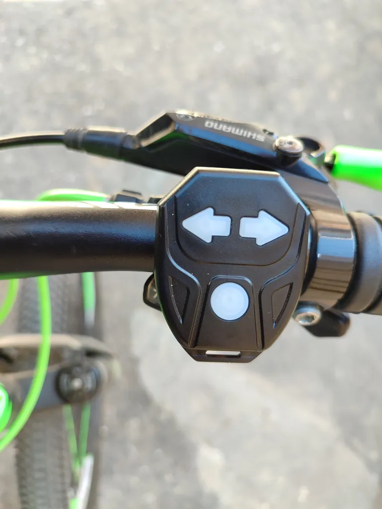 چراغ خطر دوچرخه مدل راهنما دار بیسیم FY-1820