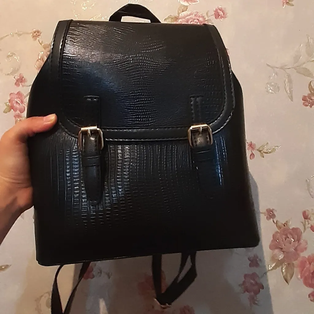 کوله پشتی زنانه بیسراک مدل پوست ماری کد 1221100 رنگ مشکی