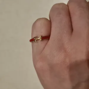 تجریه خرید انگشتر طلا 18 عیار زنانه بان گالری مدل هرمس باریک