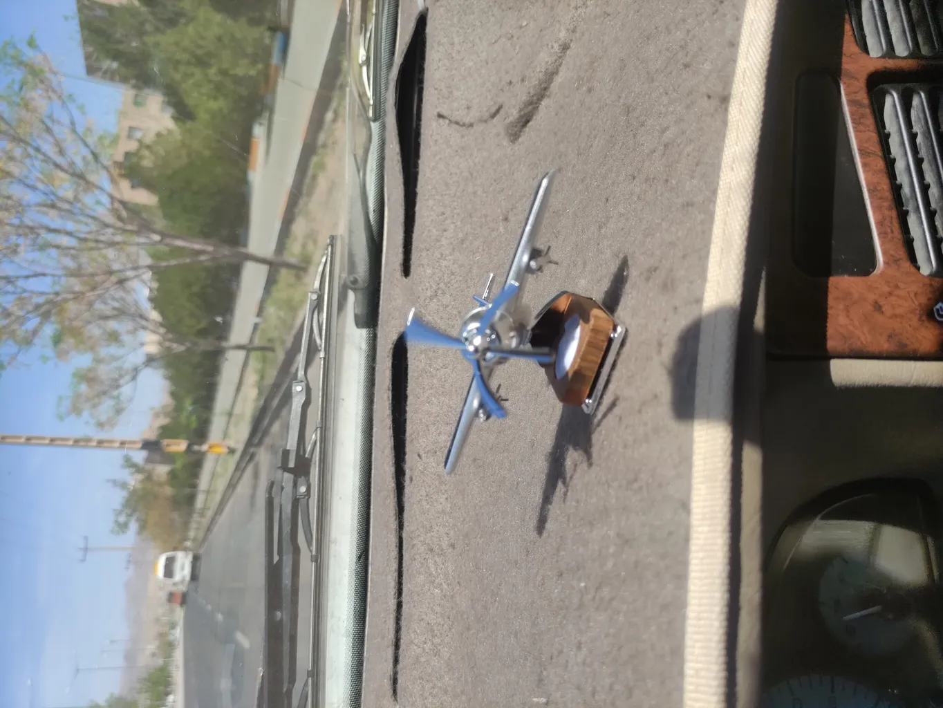 خوشبوکننده خودرو مدل airplansolar