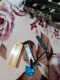 کاپو گیتار مدل بندی کد 7 همراه پیک مجموعه 2 عددی