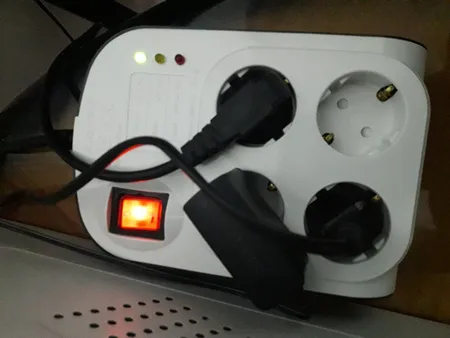 محافظ ولتاژ پارت الکتریک مدل PE8791