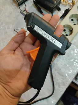 دستگاه چسب تفنگی جانسون مدل FL-138B به همراه یک عدد چسب حرارتی جانسون بصورت رایگان