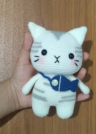 عروسک بافتنی مدل گربه دانش آموز