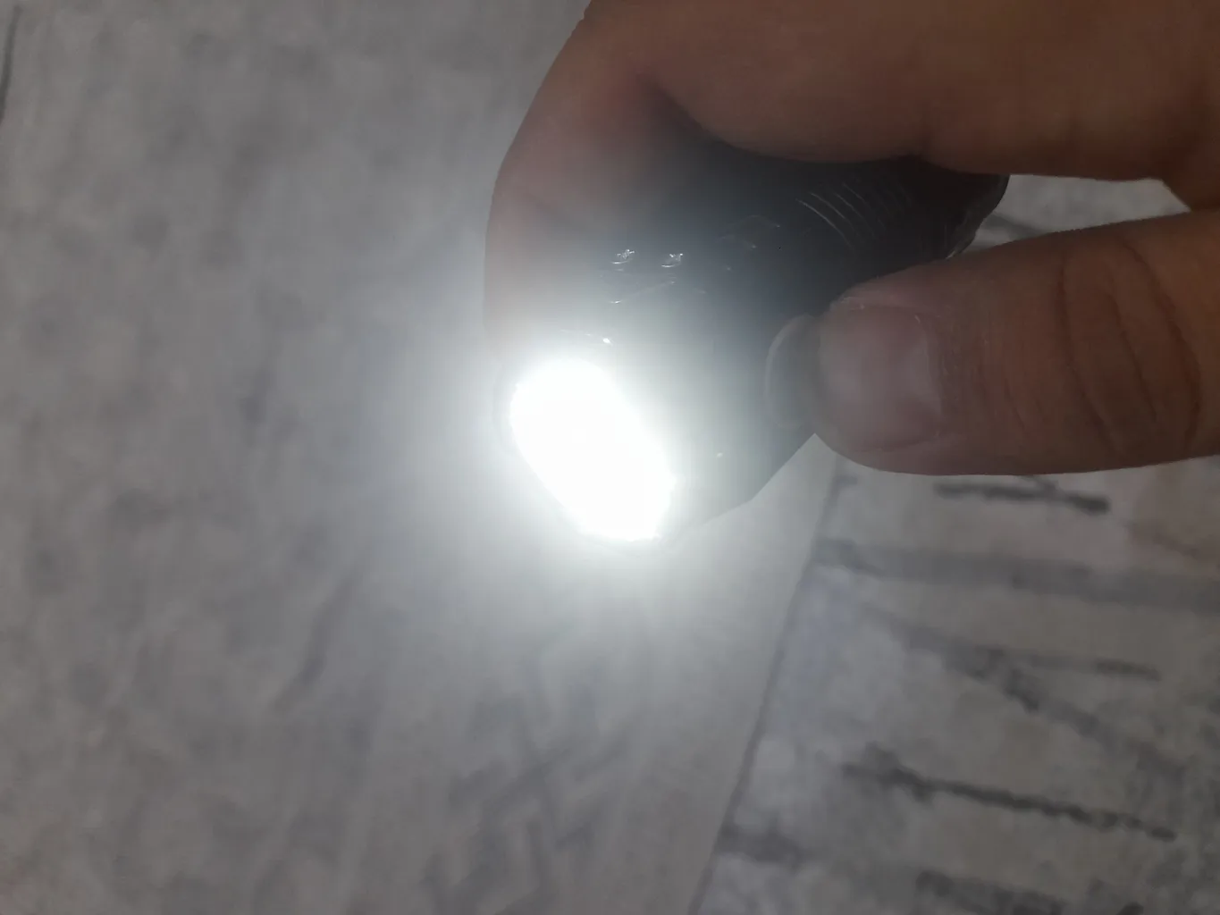 چراغ قوه دستی اسمایلینگ شارک مدل SD-1033