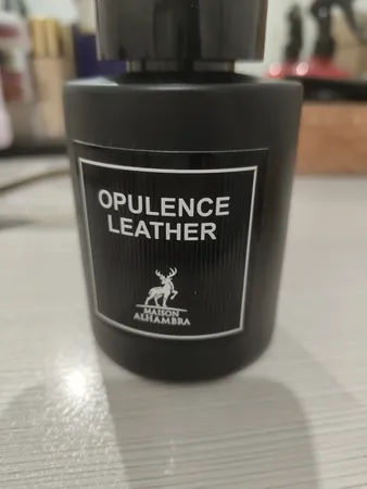 ادو پرفیوم مردانه الحمبرا مدل Amber and Leather با رایحه گرم و تلخ حجم 100 میلی لیتر