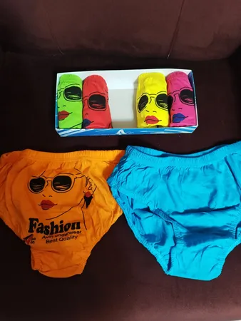 شورت زنانه آوین مدل چاپی کد 10 مجموعه 6 عددی