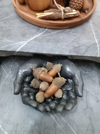 مجسمه سنگی مدل دست