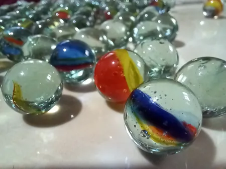 تیله شیشه ای مداد چوبی مدل چند رنگ بسته 100 عددی