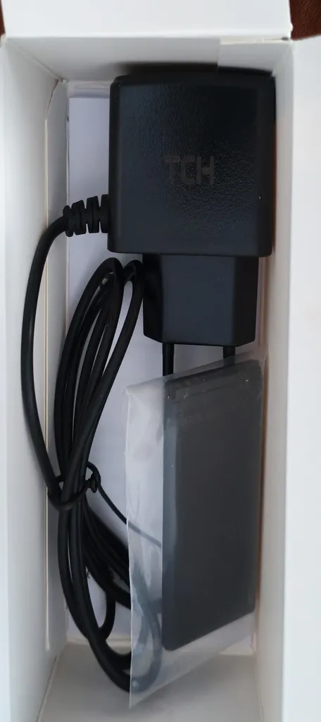 گوشی موبایل تی سی اچ مدل ARC دو سیم‌کارت ظرفیت 4 مگابایت