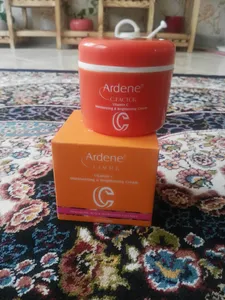 تجریه خرید کرم مرطوب‌کننده آردن سی فکتور مدل ویتامین C حجم 150 میلی‌لیتر