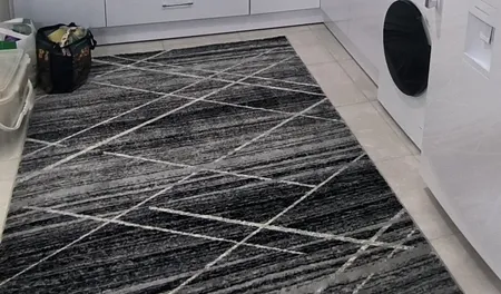 فرش ماشینی ساوین کد 4083 زمینه مشکی