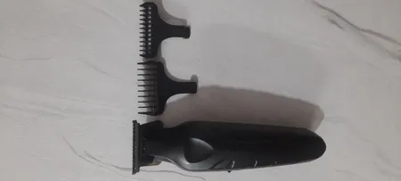 ماشین اصلاح موی سر و صورت کیمی مدل KM-2269، اصلاح به صورت تریمر، قابلیت اصلاح با شماره صفر، نمایشگر میزان شارژ، منبع انرژی باتری قابل شارژ، تکنولوژی اصلاح به صورت برش مستقیم، مدت زمان شارژ 180 دقیقه و مدت زمان استفاده پس از شارژ 300 دقیقه