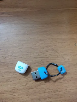 فلش مموری سیلیکون پاور مدل Touch T07 ظرفیت 32 گیگابایت