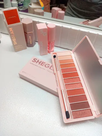 پالت سایه چشم شیگلم مدل Burgundy