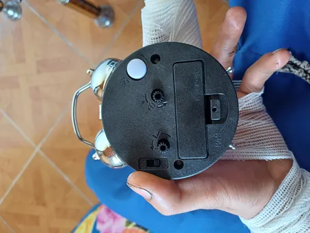 ساعت رومیزی مدل فلزی زنگ دار کد 001