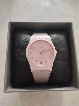 ساعت مچی عقربه ای دخترانه کیو اند کیو مدل vp34j077y