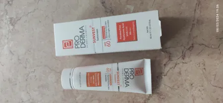 کرم ضدآفتاب و مرطوب‌کننده پرودرما مدل SPF60، حجم 40 میلی‌لیتر