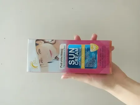 کرم ضدآفتاب وکالی مدل SPF50، حجم 130 میلی‌لیتر