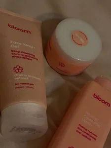 تجریه خرید میسلار واتر صورت بلوم مدل شکوفه های گیلاس مناسب برای پوست معمولی حجم 250 میلی لیتر