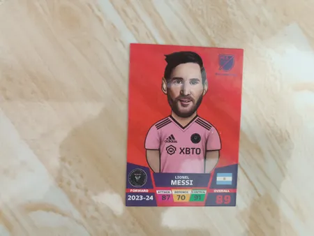 اسباب بازی زینتی کیمدی مدل لیونل مسی ۲۰۲۴ بیسیک