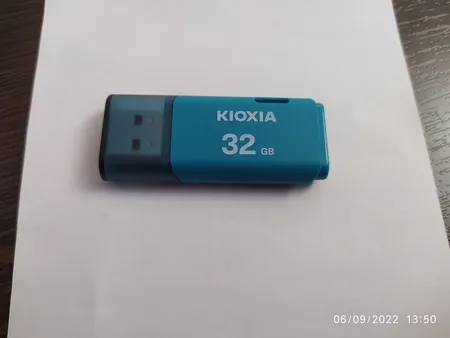 فلش مموری کیوکسیا مدل U202 ظرفیت 32 گیگابایت