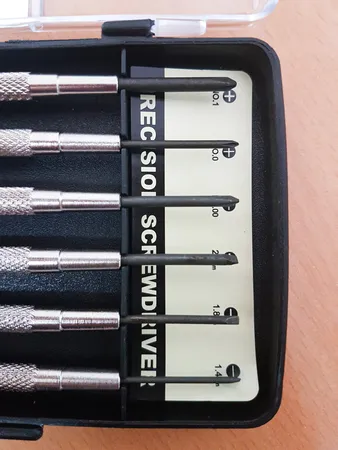 مجموعه 6 عددی پیچ گوشتی ساعتی جی تک تول مدل PE-M 052200