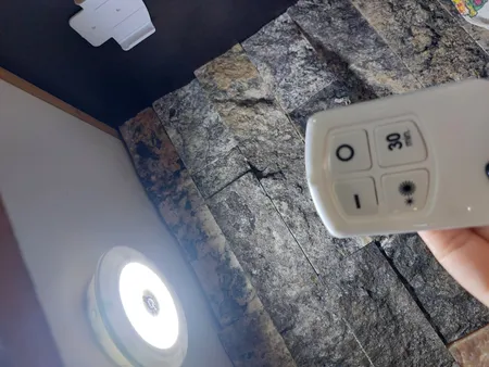 لامپ ال ای دی کنترلی مدل B07N636HP9 بسته سه عددی