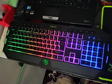 کیبورد گیمینگ تسکو مدل TK 8124، سوییچ ممبران، Full-Size، نورپردازی RGB LED