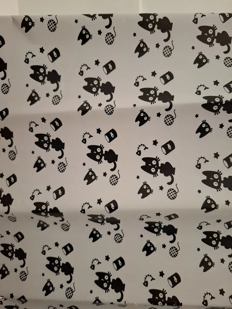 کاغذ کادو مدل گربه‌های بانمک بازیگوش سایز 50×70 سانتی‌متر بسته 5 عددی