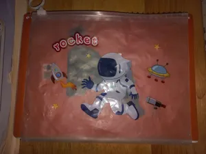 تجریه خرید پوشه مدل زیپ دار طرح فضانورد کد 140203 مجموعه 4 عددی